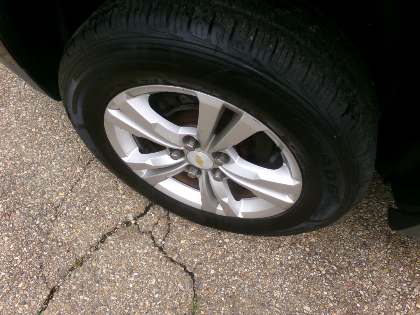 2012 Gray /Black Chevrolet Equinox (2GNALBEK9C1) , located at 401 First NE, Bearden, AR, 71720, (870) 687-3414, 33.726528, -92.611519 - Photo#4